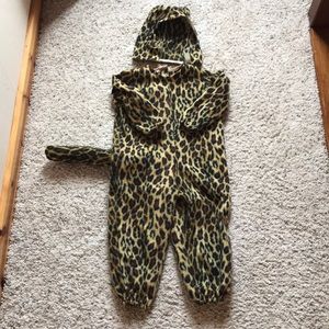 Super cute leopard costume! Size 4 toddler.